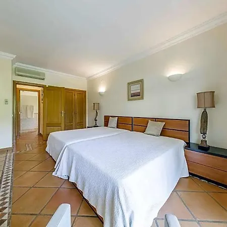 Sleeps 4 With Pool Air Con And Wifi *