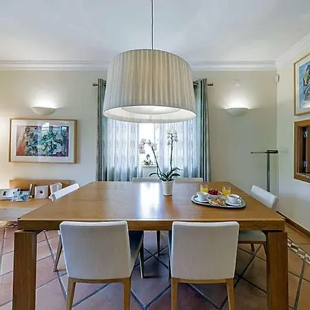 Vila Sleeps 4 With Pool Air Con And Wifi *